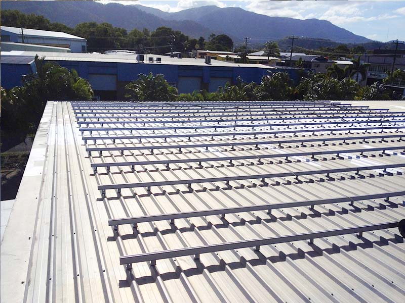 安泰ソーラー 折板屋根用架台」がオススメな理由｜人気の太陽光発電架台